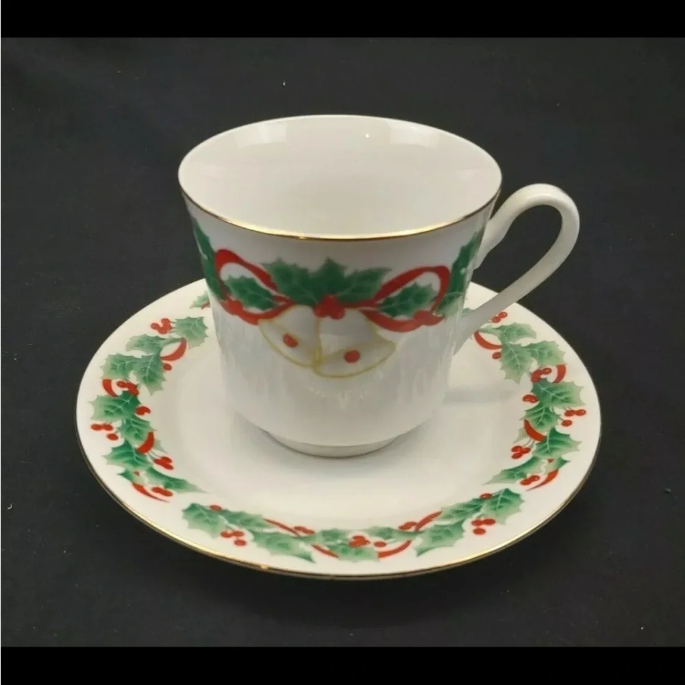 Sango Noel 1990 China 5 Piece Place Setting Christmas Bells Holly Berries Ribbon